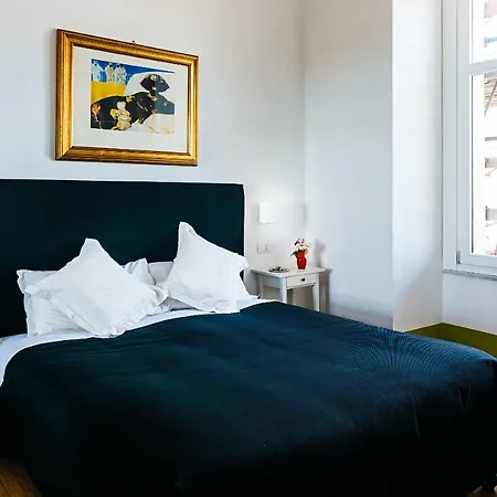 Donna Giulia, Luxury House