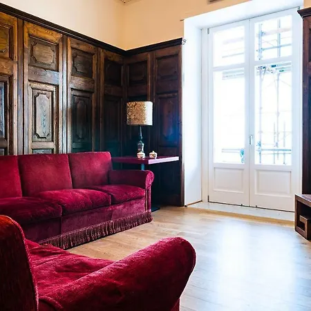 Donna Giulia, Luxury House