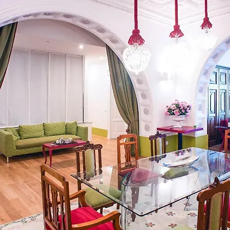 Donna Giulia, Luxury House Gasthof 4*